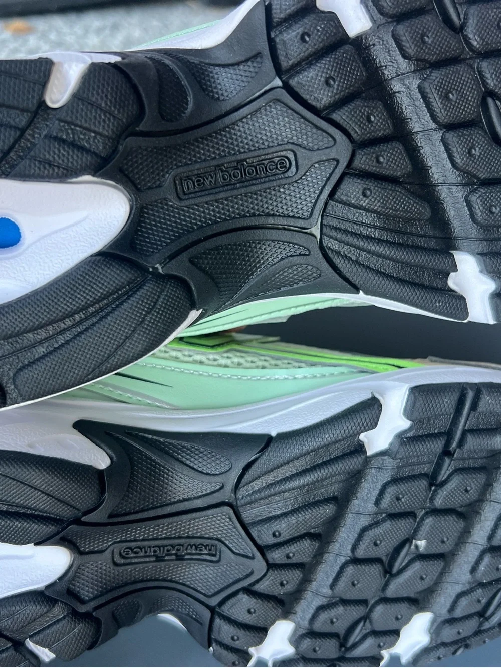 New Balance 740 - 6.5Y/8W